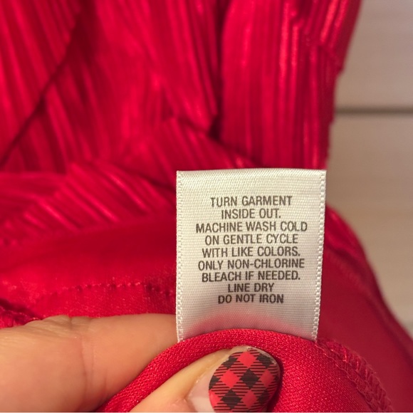 Red Textured layered Short-Sleeved Top 🎁🎇✨ - Picture 11 of 12